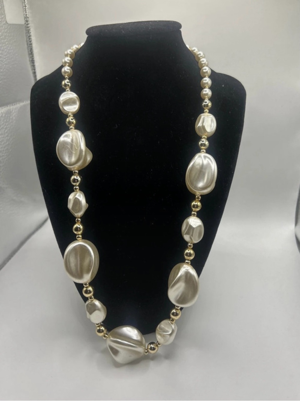 H&M Pearl-Look Bead Necklace in Cream & Gold